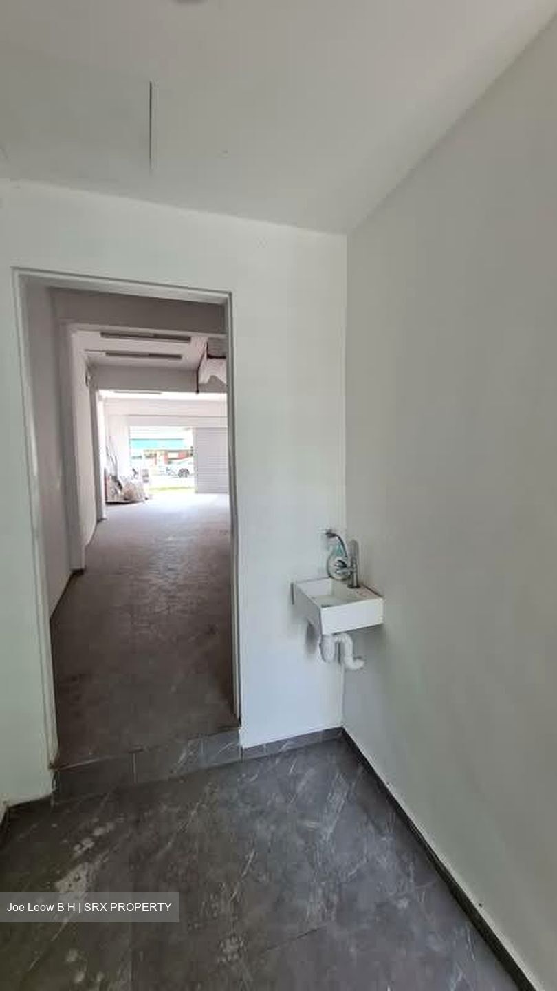 Sims Avenue (D14), Shop House #575673561
